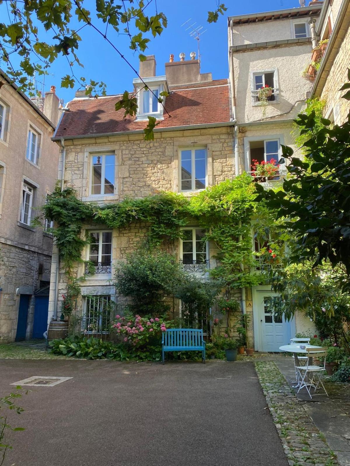 Besancon: Charmant Duplex Au Pied De La Citadelle Luaran gambar