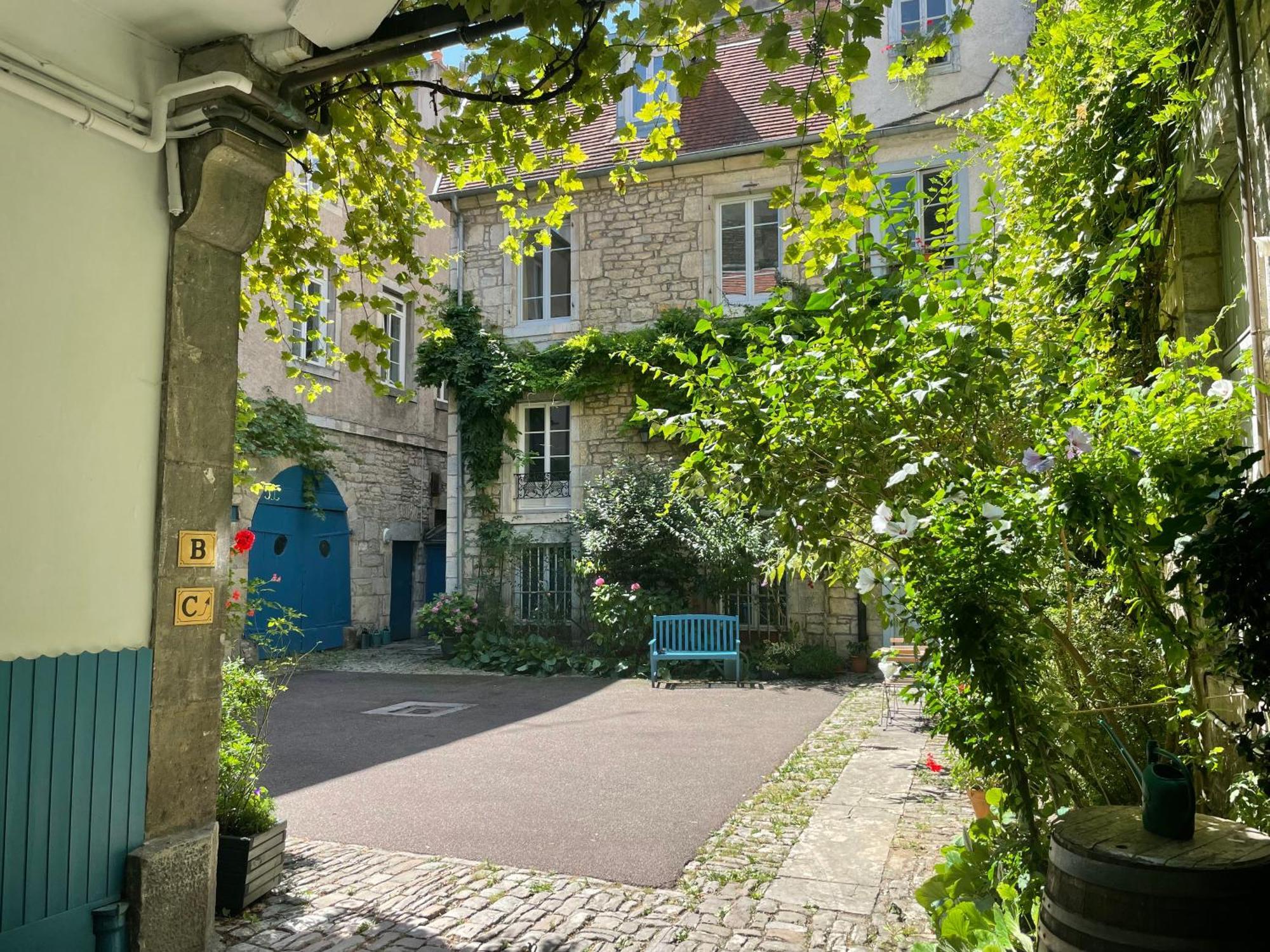 Besancon: Charmant Duplex Au Pied De La Citadelle Luaran gambar